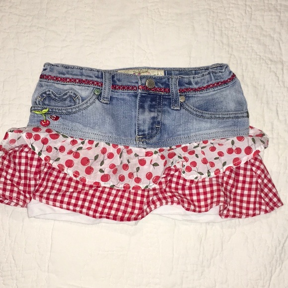 Little girls sz 4 Mudd adorable cherry skirt - Picture 1 of 3